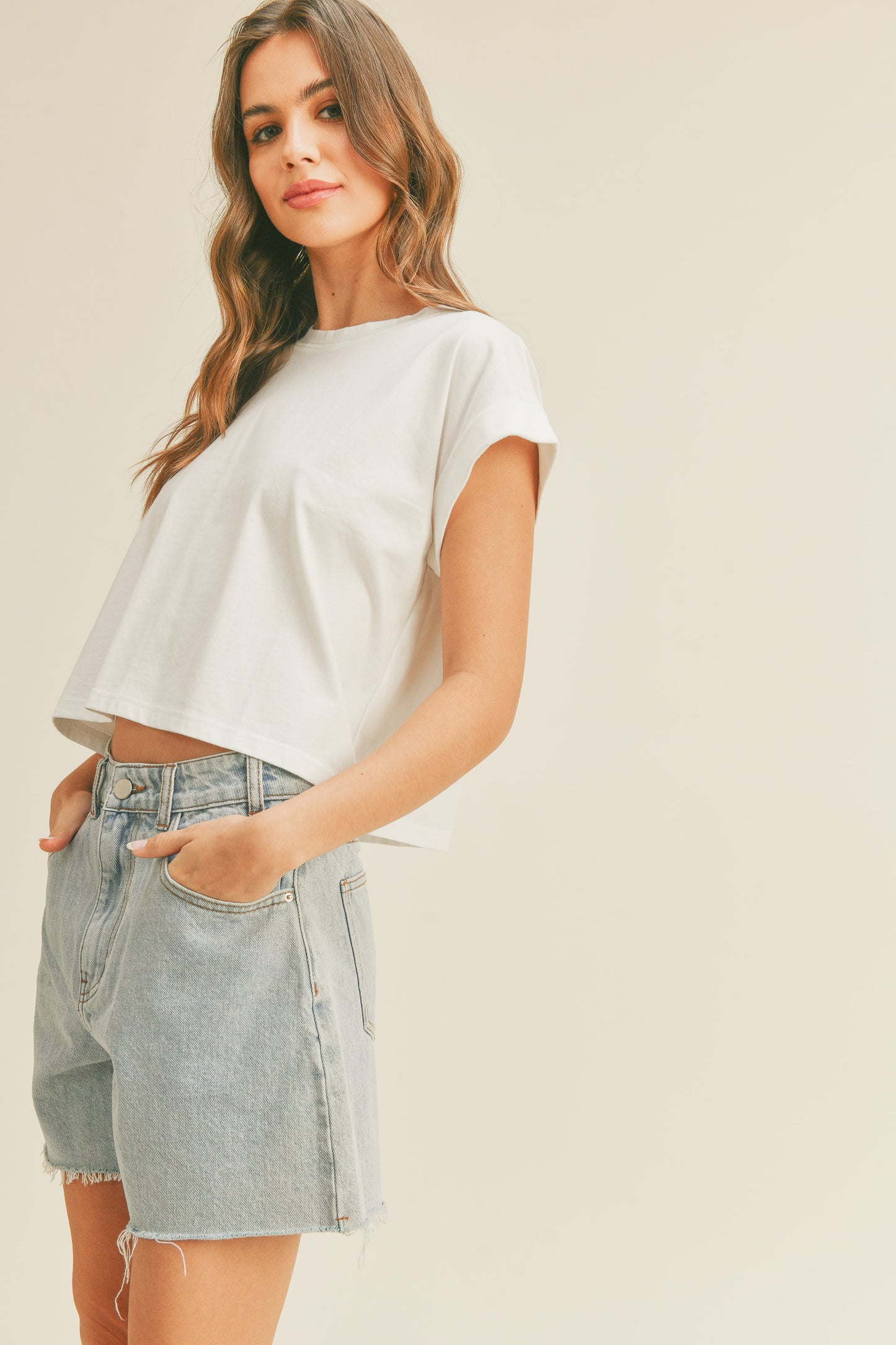 fall outfit, fall clothes, fall clothes women, fall fashion, cute fall outfits, fall looks, women's all fashion, fall styles for women, best fall outfits, fall looks for women, best fall clothes, fall outfit inso, fall wear, fall attire, cute fall clothes, women's autumn clothes, trendy call clothes, cute fall outfits, best fall looks, white tee, white shirt, white outfit, white